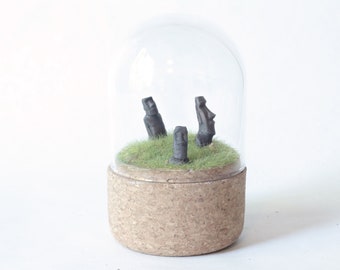 Mini Easter Island Moai Diorama | Rapa Nui Statue in Glass Dome