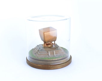 Deep Thought Diorama | Hitchhiker's Guide to the Galaxy Miniature in glass | 42 'The Answer to The Ultimate Question | Geek-up your desk!