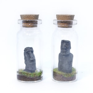 Mini têtes d’île de Pâques en bouteille | Sculptures miniatures de têtes Moai pour vous tenir compagnie | Cadeau parfait pour les voyageurs et voyage en toute sécurité