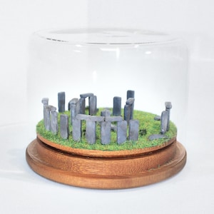 Miniature Stonehenge diorama in glass dome | Handmade UK landmark scale model | Mystical desk decor & unique gift for history lovers