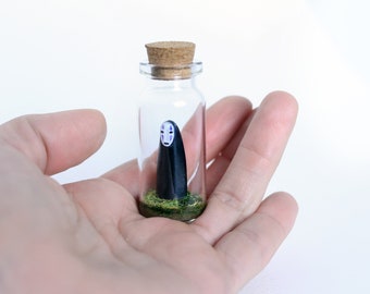 Schattig No-Face miniatuur in een fles | Spirited Away Diorama voor Studio Ghibli-fans | Geef deze kleine No Face cadeau om het bureau van je geliefde te versieren