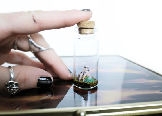 Thing Miniature Hand in glass bottle Diorama | Small Creepy Gift for Gothic Decor, Wednesday Addams Family & Horror Movie Art lovers