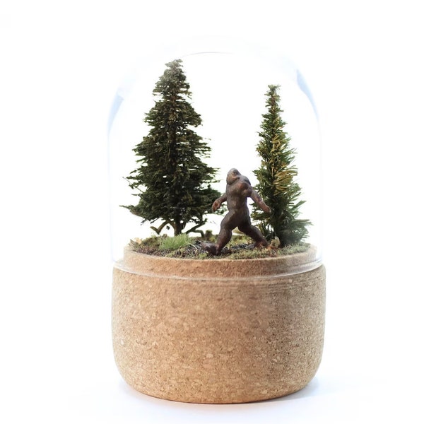 Bigfoot Sighting in Forest! Diorama in Glass Dome | Unique Sasquatch home decor, Yeti art | Best Gift for Horror Lovers & Mystery Seekers