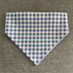 Bandana elastica per cani a quadretti blu, accessori estivi per animali domestici immagine 3