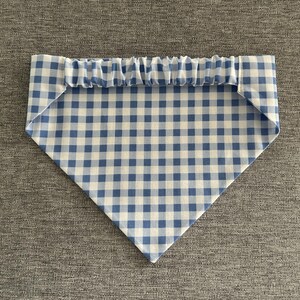 Bandana elastica per cani a quadretti blu, accessori estivi per animali domestici immagine 4
