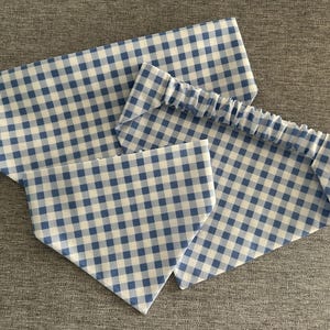 Bandana elastica per cani a quadretti blu, accessori estivi per animali domestici immagine 1