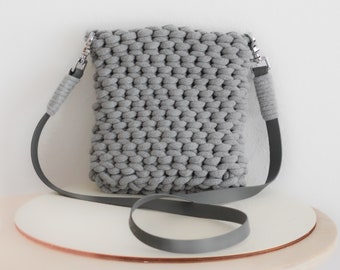 Tasche mit Crossbody-Gurt Silver / Grau | Schultertasche | Handtasche