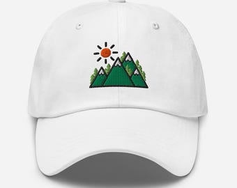 Gorra bordada con paisaje de montaña y bosque / Regalo para amantes de la naturaleza / Gorra unisex para senderismo
