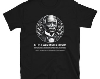 Puede incluir: Ilustración en blanco y negro de George Washington Carver, un científico agrícola. El texto dice "GEORGE WASHINGTON CARVER AGRICULTURAL SCIENTIST WHO DISCOVERED OVER 300 DIFFERENT USES FOR PEANUTS FIRST AFRICAN AMERICAN TO EARN A BACHELOR'S DEGREE FROM IOWA STATE COLLEGE TAUGHT AT THE TUSKEGEE INSTITUTE WAS ALSO A TALENTED ARTIST AND MUSICIAN"