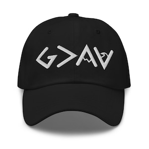 Gott ist Größerer Hut | G&gt;v Bestickter Dad Hut | Christliche Glaube Kappe | Höhen und Tiefen Hut | Inspirierendes religiöses Geschenk | Unisex Baumwollmütze