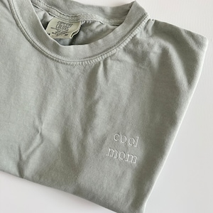 Comfort Colors Embroidered COOL MOM Short Sleeve Shirt - Customize - Garment Dyed Short Sleeve - Name Unisex - Tone on Tone