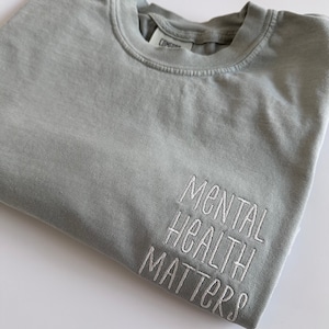 Camiseta de manga corta Mental Health Matters de Comfort Colors - Bordado personalizado - Camiseta de manga corta para mujer - Camiseta positiva -