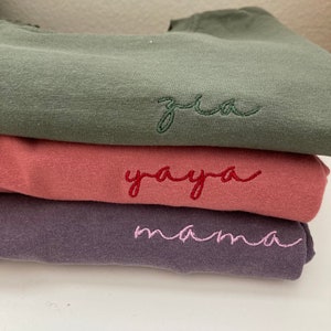 Comfort Colors Bestickter Name Kurzarm-Shirt - Anpassen - Garment Dyed Kurzarm - Personalisierter Text - Mama - Geschenke für Sie