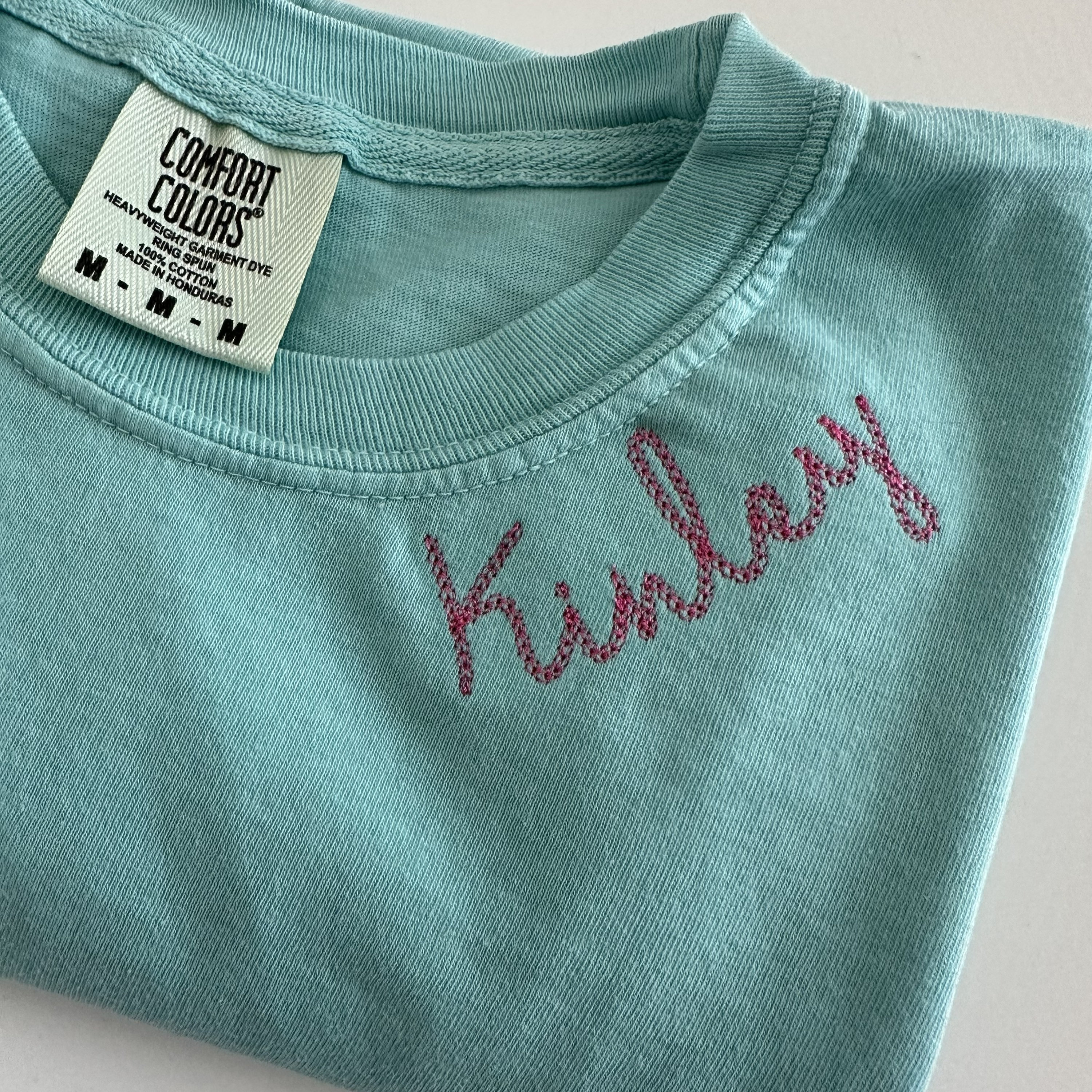 【韓国 WHO.A.U】Embroidery Basic Collar T-shirt(F) Embroidery Basic Collar T-shirt(F) - 후아유닷컴