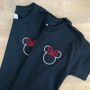 Camiseta bordada combinando para a família Minnie Mickey criança/bebê - personalizada - Disneylândia - combinando masculino feminino