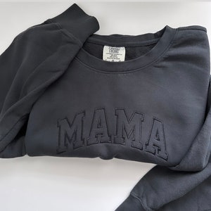 Sudadera ligera y cómoda con bordado personalizado "Mamá" - Suéter con letras universitarias personalizadas - Texto personalizado - Nombre - Escuela -