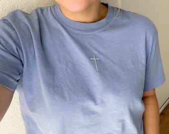 T-shirt couleurs confort brodé croix ton sur ton - Chemise Faith minimaliste - T-shirt croix simple à manches courtes - Christian Apparel