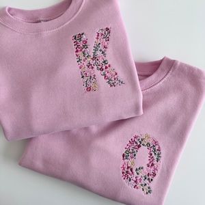Felpa con iniziale floreale personalizzata per bambini - Personalizzata - Monogramma unisex - Fiore