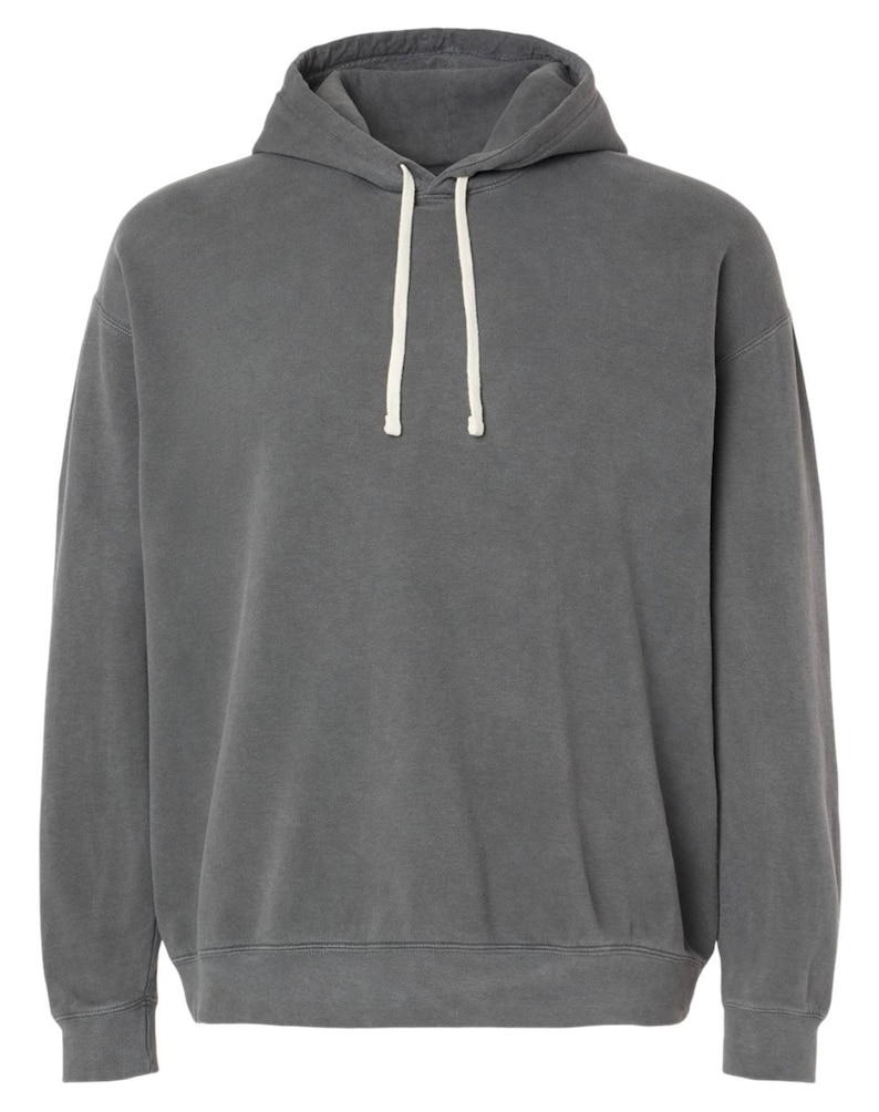 Puede incluir: Una sudadera con capucha gris con cord&oacute;n.
