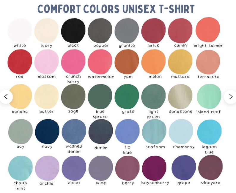K&ouml;nnte beinhalten: Eine Tabelle mit 36 verschiedenen farbigen Kreisen, die jeweils eine Farboption f&uuml;r ein Unisex-T-Shirt darstellen. Die Farben sind in Reihen und Spalten angeordnet, wobei die Namen der einzelnen Farben unter dem Kreis aufgef&uuml;hrt sind. Die Farben umfassen Wei&szlig;, Elfenbein, Schwarz, Pfeffer, Granit, Ziegel, Kreuzk&uuml;mmel, Lachsrosa, Rot, Bl&uuml;te, Crunchbeere, Wassermelone, Yam, Melone, Senf, Terrakotta, Banane, Butter, Salbei, Blautanne, Gras, Hellgr&uuml;n, Sandstein, Inselriff, Bucht, Marineblau, gewaschener Denim, Denim, Floblau, Schaum, Chambray, Lagunenblau, Kreideminze, Orchidee, Violett, Wein, Beere, Boysenbeere, Traube und Weinberg.