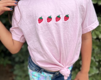Camiseta de fresa para niñas con colores cómodos y bordados - Camiseta infantil de fresa bordada - Camiseta infantil bordada de verano