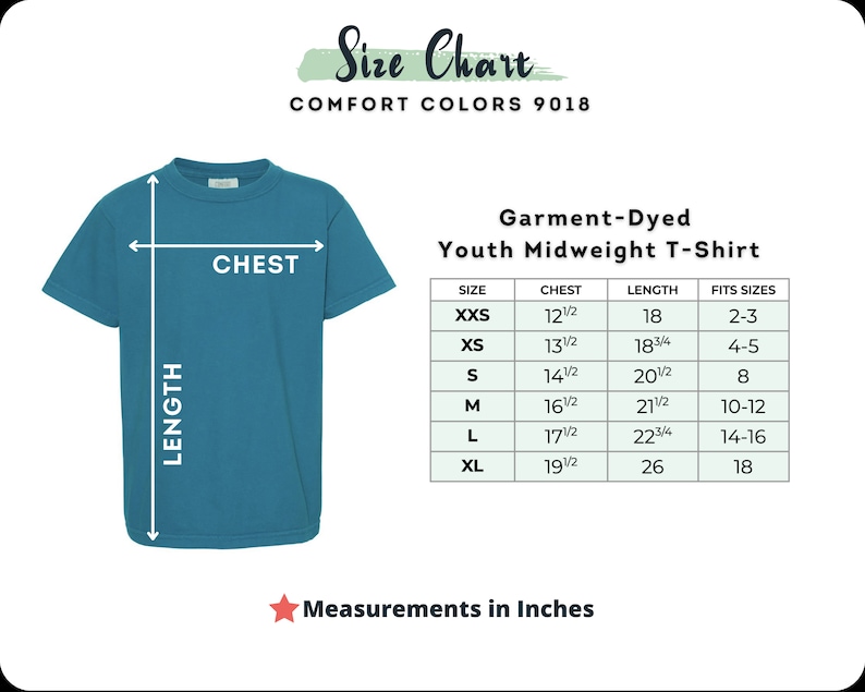 以下が含まれることがあります： ティール色のユースミッドウェイトTシャツとサイズチャート。サイズチャートは、XXSからXLまでのサイズの胸囲と長さをインチで表示しています。「Size Chart」と「Comfort Colors 9018」の文字が上部にあります。