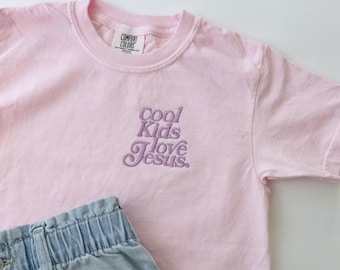 Camiseta bordada "Los niños aman a Jesús" - Ropa infantil con temática religiosa - Linda camiseta cristiana para niños