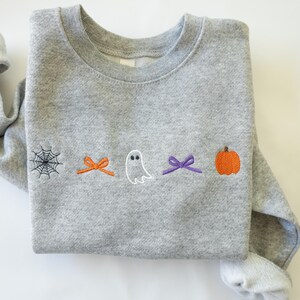 Kleinkind Mädchen Besticktes Halloween Sweatshirt mit Rundhalsausschnitt - Halloween-Ikone - Gruseliges Saison-Symbol Sweatshirt - Niedliche Herbst Kinder Crew