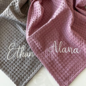 Manta de bebé bordada con punto gofre personalizada - Regalo de bebé personalizado - Anuncio de nombre - Regalo de baby shower
