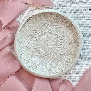 Boho Catchall lerfat, minimalistisk badrumshylla prydnadsdekor, dekorativ soffbordsbricka, smyckesdisplay, boho sminksvamphållare