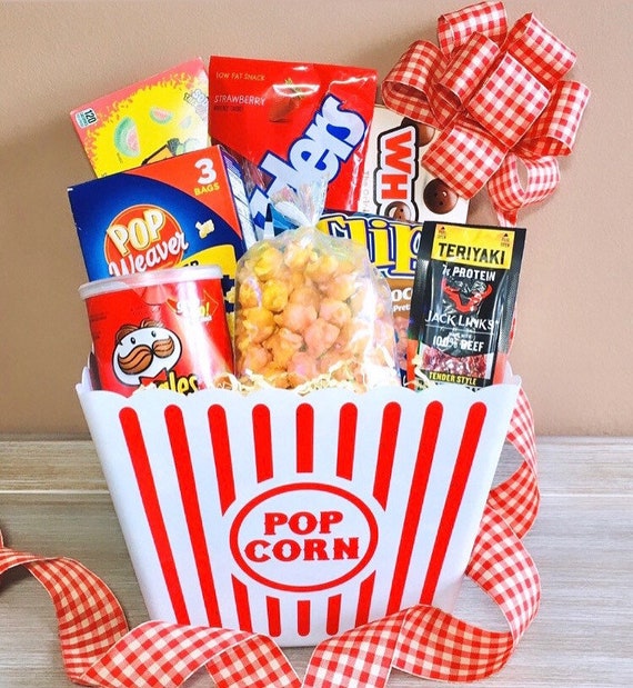 Personnalisé Nom films Popcorn TRAITE Snacks panier-cadeau 3 tailles disponibles 