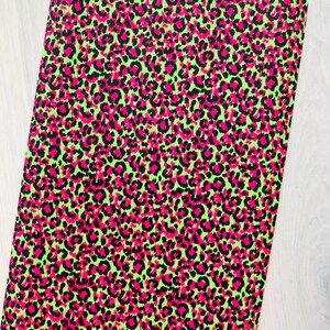Piel sintética lisa con estampado de leopardo en color neón, 12 x 8, 12 x 26, 12 x 52 imagen 3