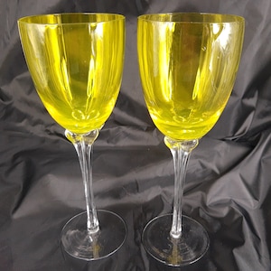 LEMON YELLOW! Set of 2  MCM Home Decor Bright Lemon Yellow Hand Blown Art Water Glasses with Clear Stem