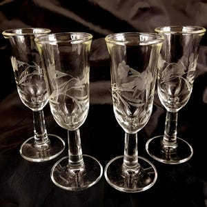 Set of 4 Vintage Flower Etched Wine Cordials Glasses