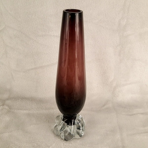 PURPLE GLASS VASE!  Vintage Hand Blown Purple Art Glass 6 Teardrop Base Bud Vase *