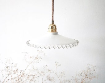 White opaline serrated suspension