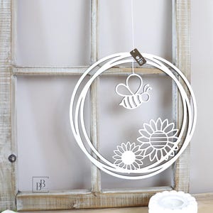 Sommerlicher Fenster- und Wandkranz mit Sonnenblumen in weiß,  Wanddeko, Türkranz, Fensterdeko, Türschild
