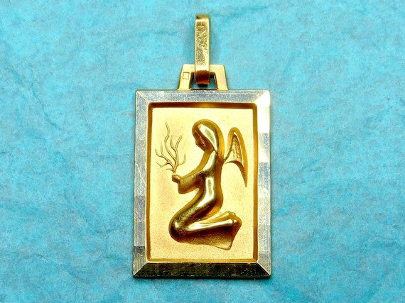 ペンダント乙女像