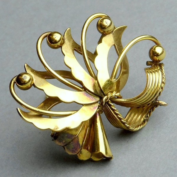 Flower. Antique Brooch. Gold plating ORIA.