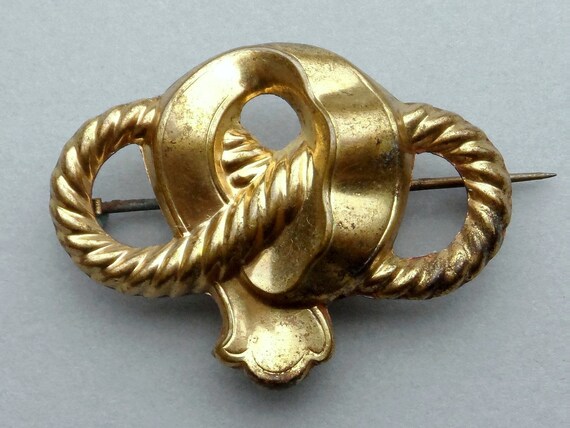 Knot & Q letter. Large Antique Brooch. - image 2