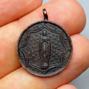 Saint Virgin Mary, Marian apparitions. Heavy. Antique (Around 1860) Religious Pendant. French Medal.