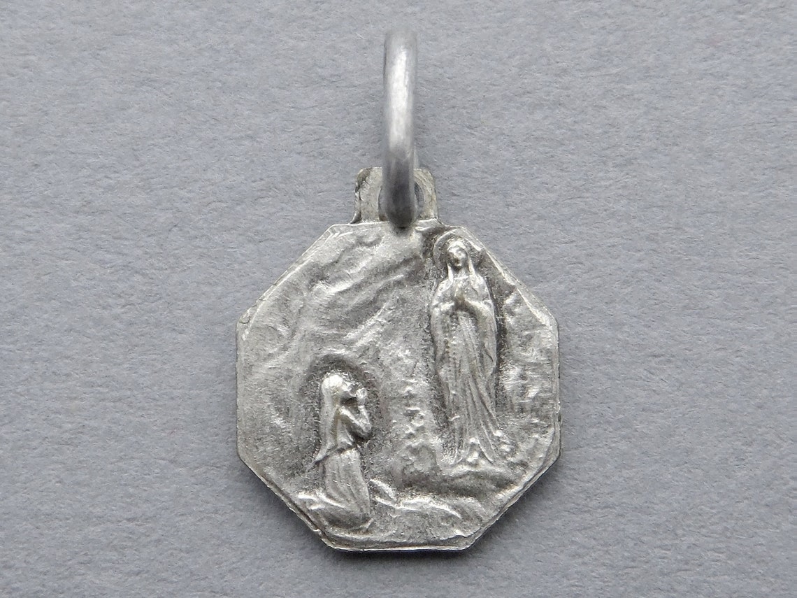 St mary pendant Clearance