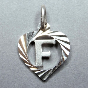 F. Pingente de coração vintage. Medalha Esterlina.