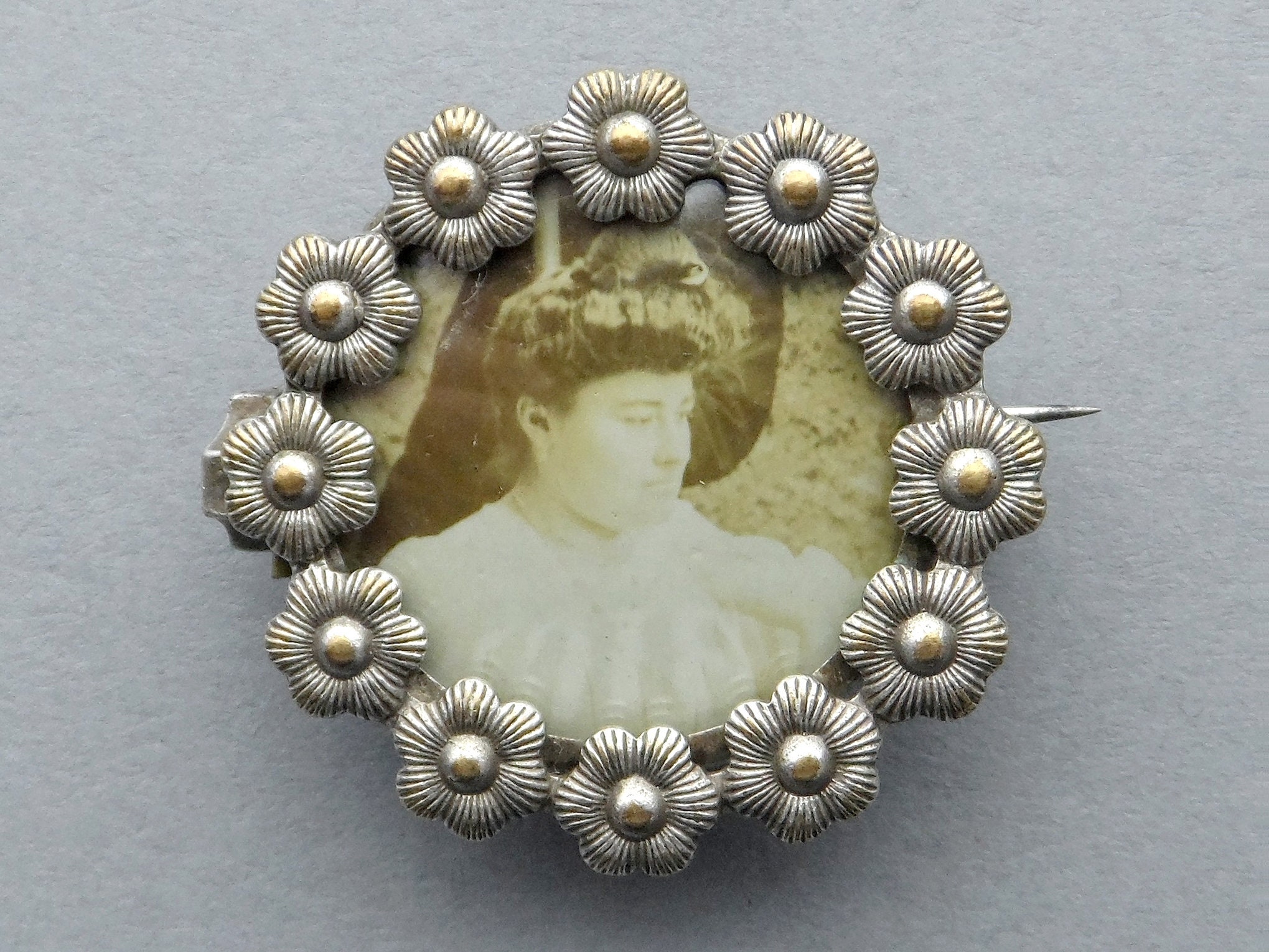 女性。アンティークフォトブローチ。 - Etsy 日本