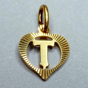 T. Pingente de coração vintage. Medalha folheada a ouro.
