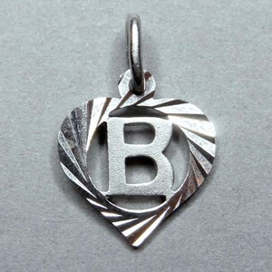 B. Pingente de coração vintage. Medalha Esterlina.