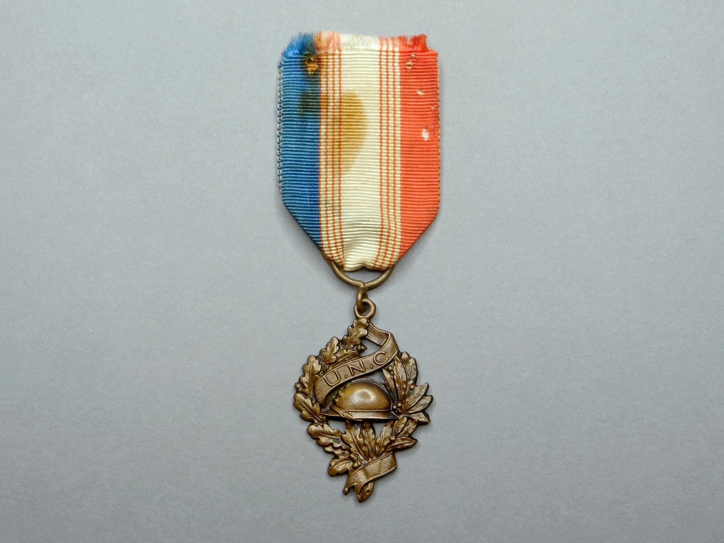 Médaille de mérite - classe bronze - de l'Union nationale des combattants ( UNC) du Sgt Raymond Garnier (2/8/II RMT) | Paris Musées