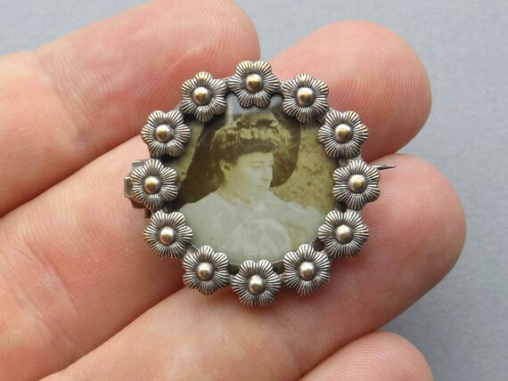女性。アンティークフォトブローチ。 - Etsy 日本