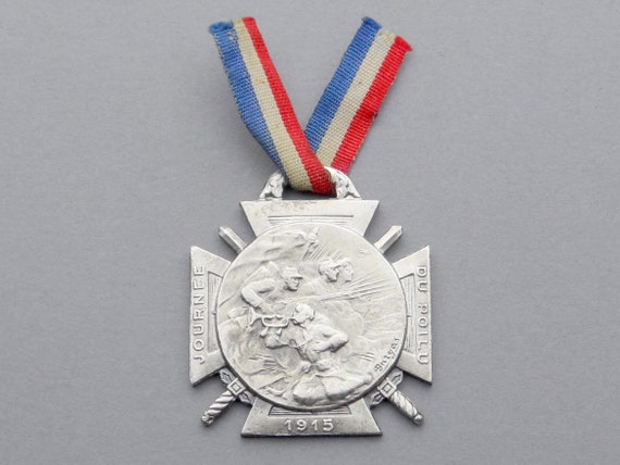 WWI -EPINGLE LE POILU 1915  SIGNEE LALIQUE.1.7 CM X