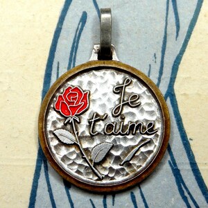 Ich liebe dich. Rosa. Vintage-Anhänger. Französische Medaille.